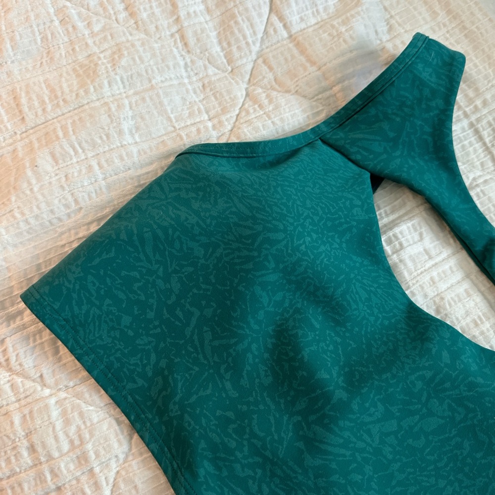 Lululemon Everlux Cut-Out Train Bra - Picture 3 of 3